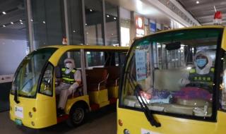 两个男孩子开车小黄说 两个男孩子开车小黄说